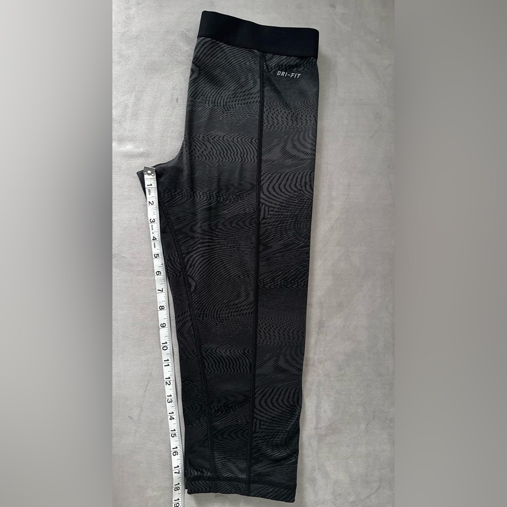 Nike Pro Dri-Fit Capri Leggings Black Gray Print Size M - Picture 3 of 7